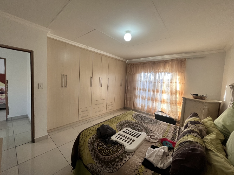 5 Bedroom Property for Sale in Wilkoppies North West